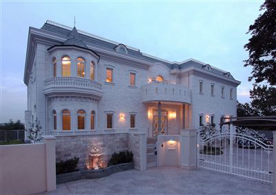 s-02_外観 正面（薄暮）.jpg