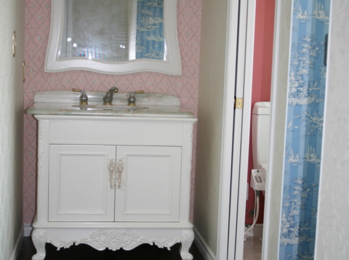 ELEGANT VANITY