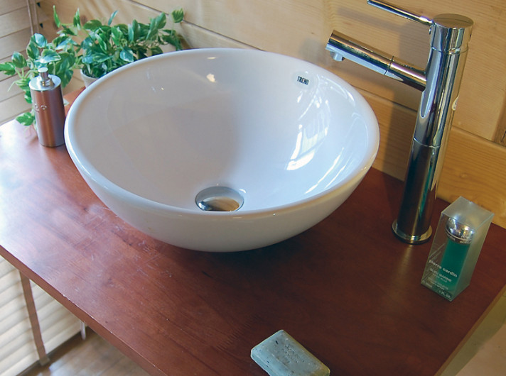 ELEGANT VANITY